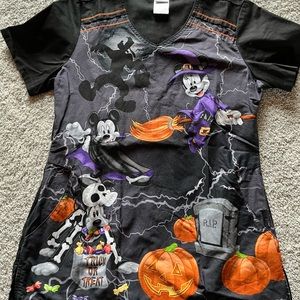 Disney Halloween scrub top size XS